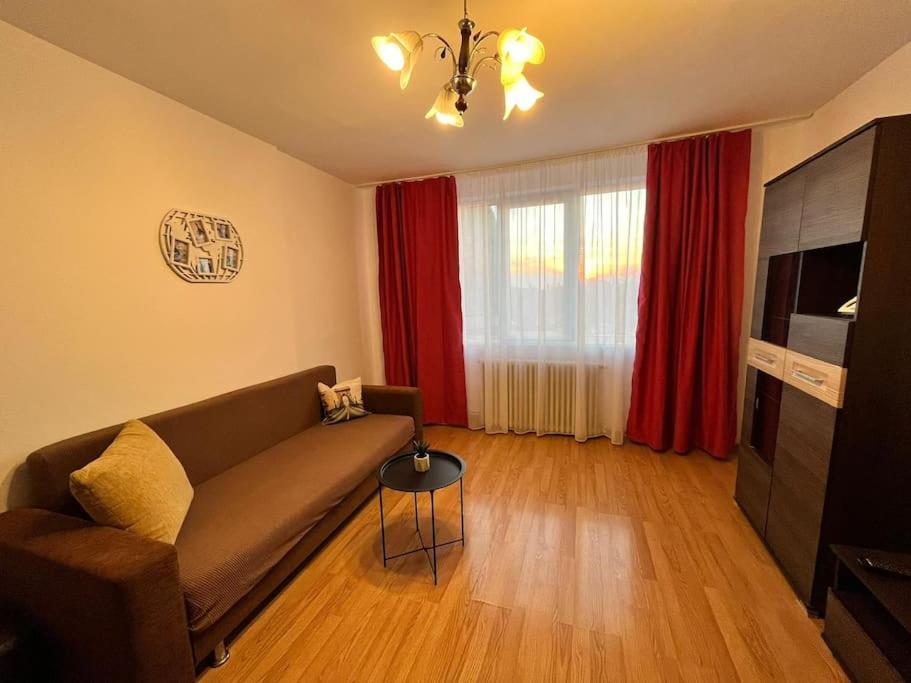 Joy Victoriei 7g-23
