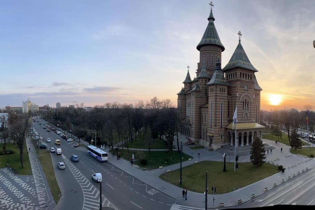 Joy Victoriei 7g-23